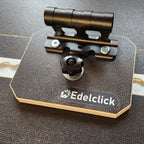 Notre produit "Support de fourche vélo" utilisé pour assurer le maintien des vélos dans les coffres de voiture ou les plateau de remorque. Une fois verrouillé au sol de votre véhicule grâce à son système de verrouillage sur rail aero, il garantit un maintien ferme de votre vélo.
